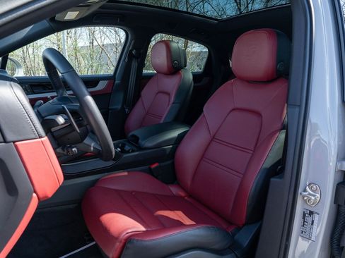 Certified 2025 Porsche Cayenne S w/ Premium Package Plus AWD/4WD image 6