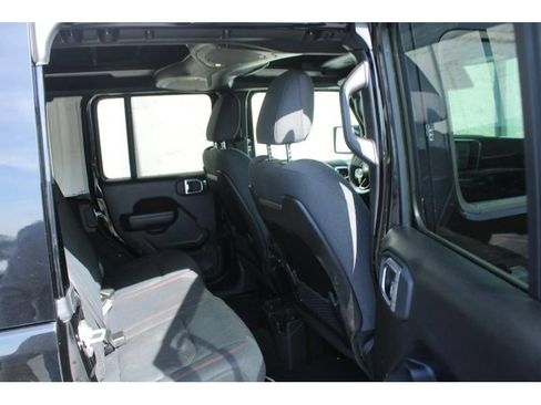 Used 2024 Jeep Wrangler Unlimited Rubicon AWD/4WD image 12