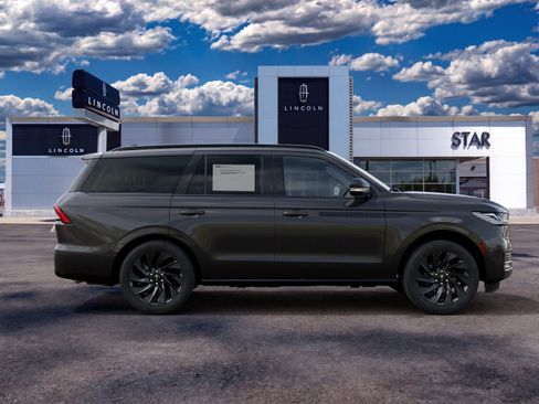 New 2027 Lincoln Navigator Reserve w/ Jet Appearance Package AWD/4WD image 5