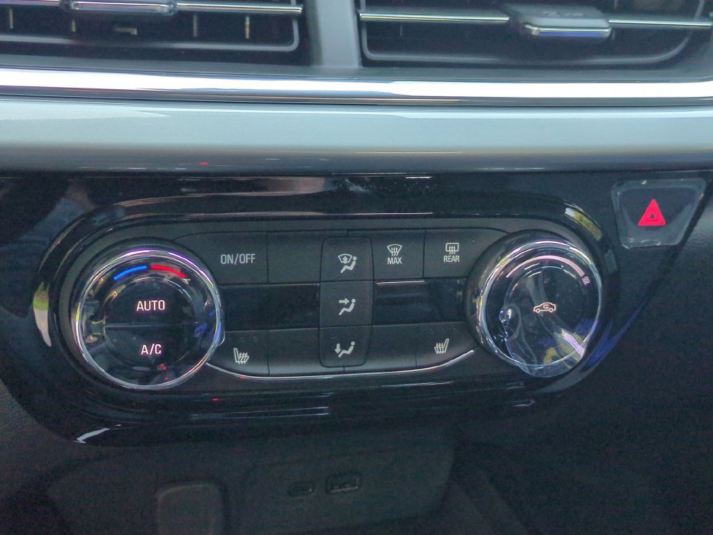 New 2026 Chevrolet Trax LT w/ LT Convenience Package FWD image 25