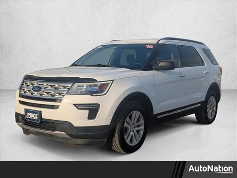 Used 2018 Ford Explorer XLT image 1