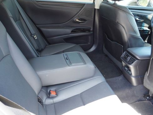 Used 2022 Lexus ES 350 w/ Premium Package FWD image 11