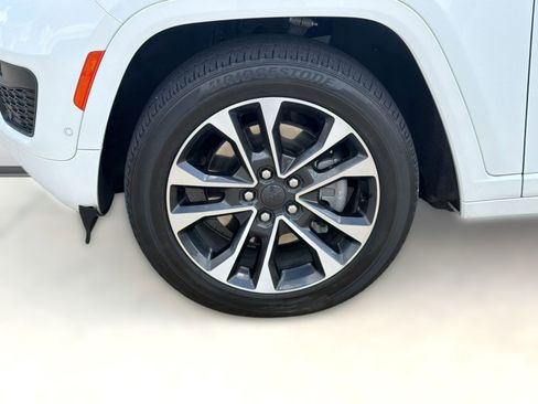 Used 2023 Jeep Grand Cherokee Overland AWD/4WD image 12