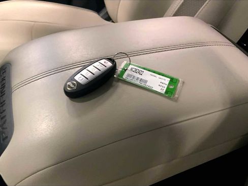 Used 2022 Nissan Pathfinder SL w/ SL Black Package image 14