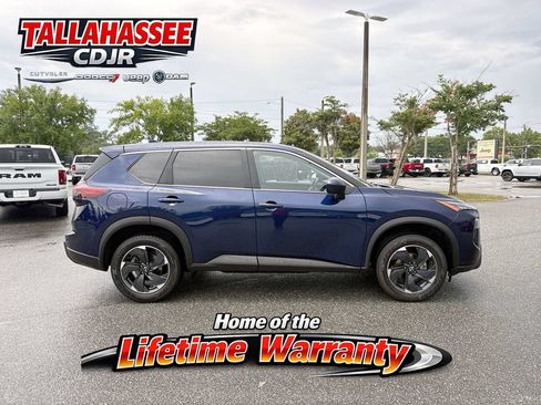 Used 2024 Nissan Rogue SV FWD image 2