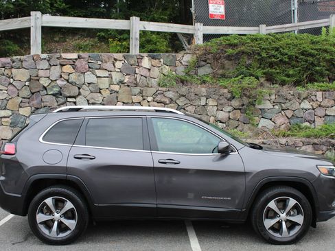 Used 2019 Jeep Cherokee Limited image 5