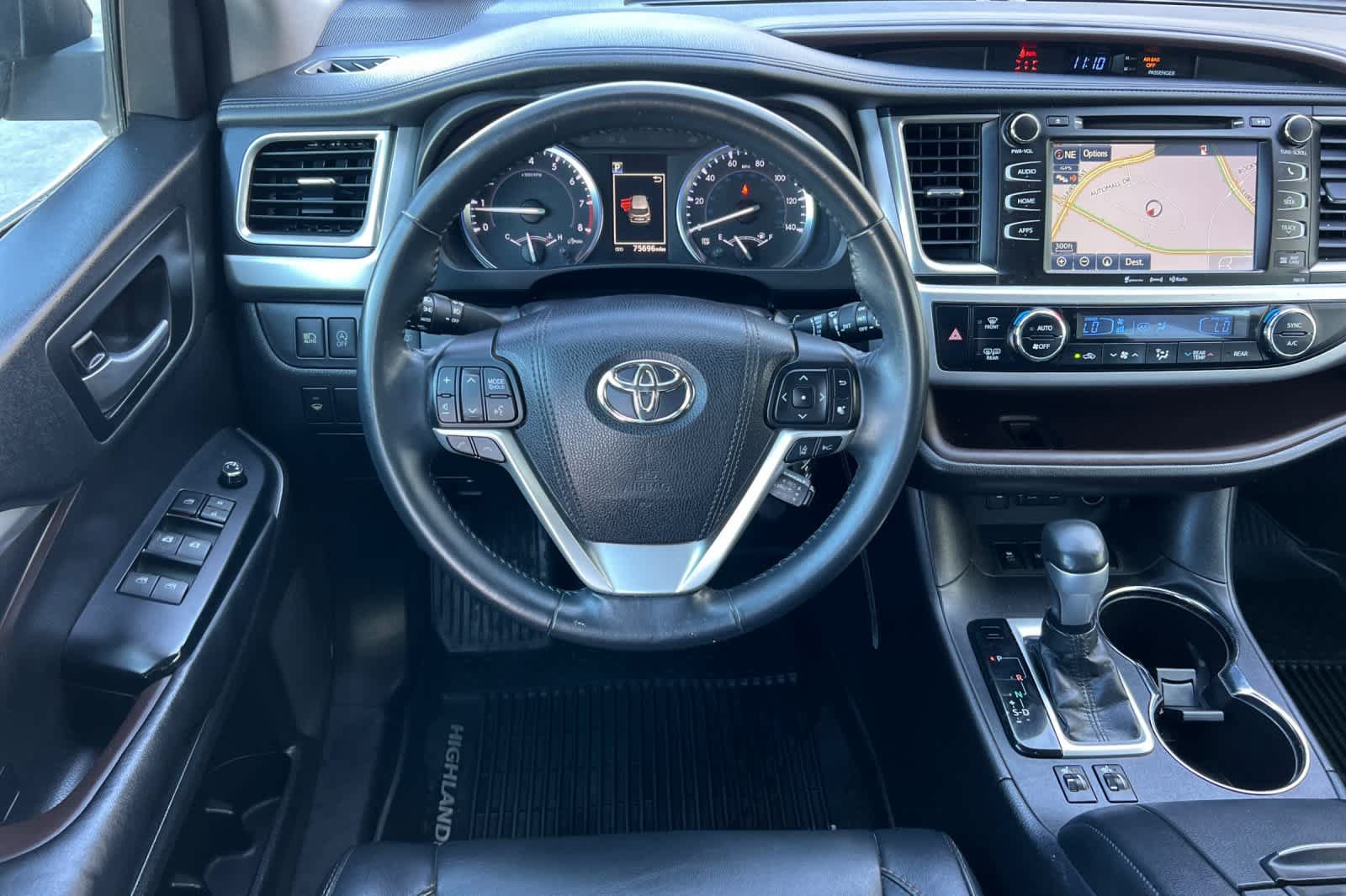 Used 2018 Toyota Highlander XLE FWD image 15