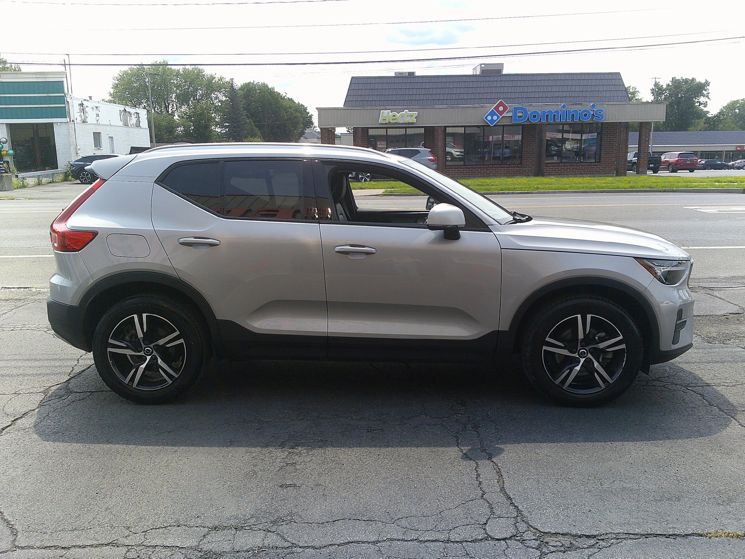 Used 2023 Volvo XC40 B5 Core w/ Convenience Package AWD/4WD image 6