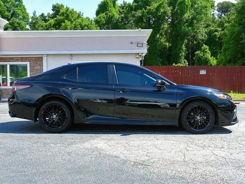 Used 2022 Toyota Camry SE FWD image 8