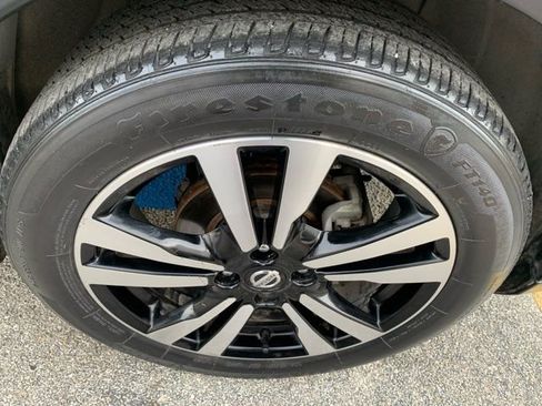 Used 2019 Nissan Kicks SV image 12