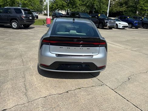 New 2026 Toyota Prius XLE FWD image 5