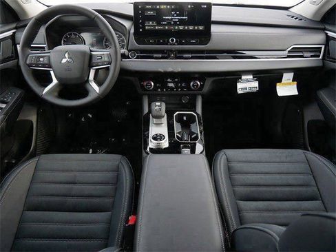 New 2026 Mitsubishi Outlander SE image 7