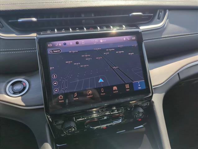 Used 2025 Jeep Grand Cherokee Limited w/ Luxury Tech Group II RWD image 15