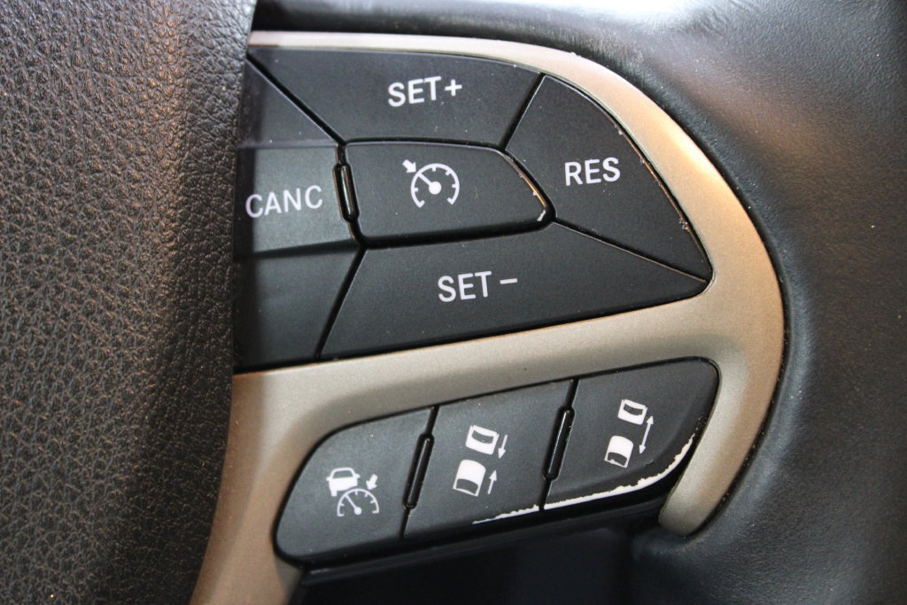 Used 2017 Jeep Grand Cherokee Summit AWD/4WD image 38