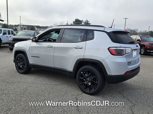 New 2026 Jeep Compass Latitude image 9