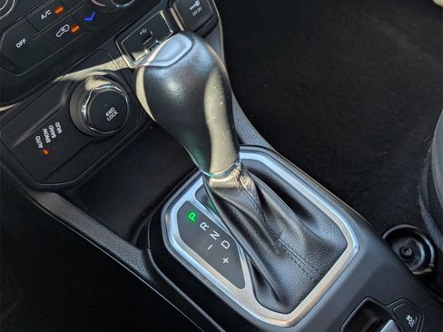 Used 2023 Jeep Renegade Latitude image 23