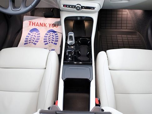 New 2025 Volvo XC40 B5 Ultra w/ Climate Package image 25