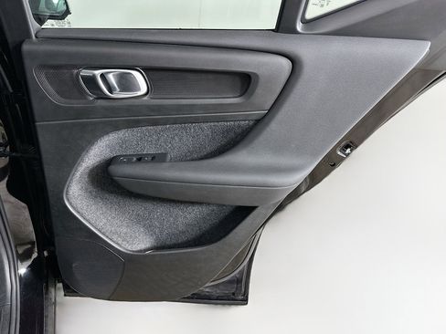 Used 2025 Volvo XC40 B5 Plus image 31