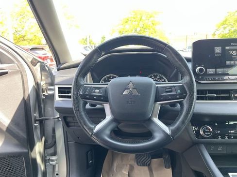 Used 2023 Mitsubishi Outlander SE FWD image 13