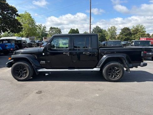 Used 2020 Jeep Gladiator Overland AWD/4WD image 6
