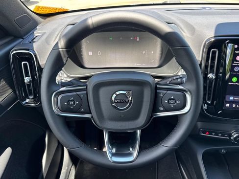 Certified 2025 Volvo XC40 B5 Ultra w/ Climate Package AWD/4WD image 11