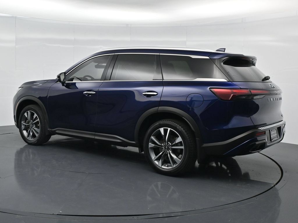 Used 2023 INFINITI QX60 Luxe w/ Performance Audio Package FWD image 3
