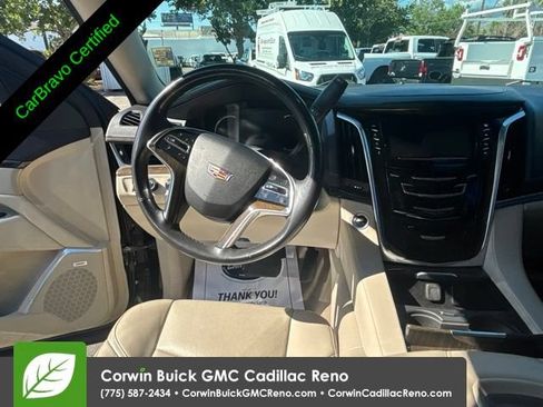 Used 2020 Cadillac Escalade Premium Luxury AWD/4WD image 33