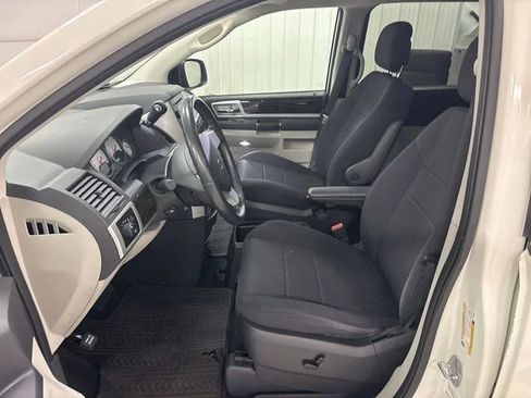 Used 2010 Dodge Grand Caravan SXT FWD image 6