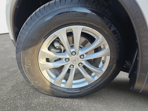 Used 2014 INFINITI QX70 AWD w/ Premium Package image 31