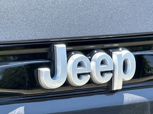 Used 2024 Jeep Grand Cherokee Laredo X AWD/4WD image 19