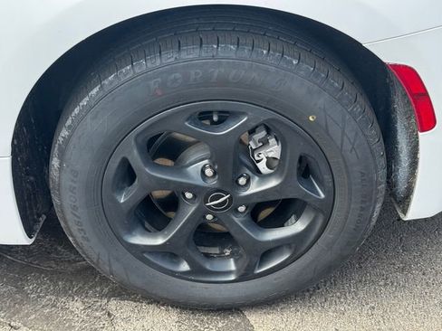 Certified 2024 Chrysler Pacifica Select image 10