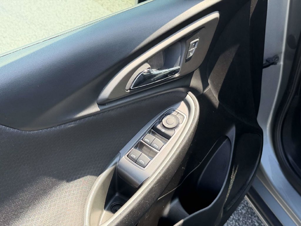 Used 2025 Chevrolet Malibu LT FWD image 18