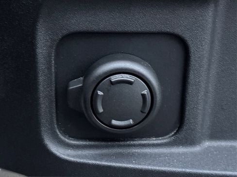 Used 2023 Land Rover Defender 90 S image 21