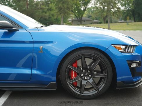 Used 2021 Ford Mustang Shelby GT500 w/ Carbon Fiber Track Pack RWD image 11