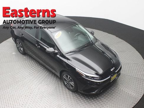 Used 2023 Kia Forte LXS w/ LXS Technology Package FWD image 3