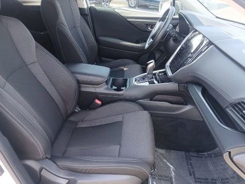 Used 2025 Subaru Outback Premium AWD/4WD image 17