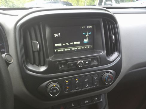 Used 2018 Chevrolet Colorado W/T RWD image 16