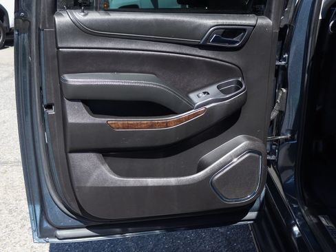 Used 2019 Chevrolet Suburban LT RWD image 42