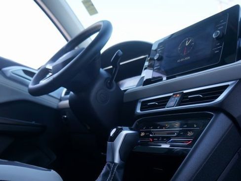 Certified 2025 Volkswagen Taos SE w/ Panoramic Sunroof Package image 51