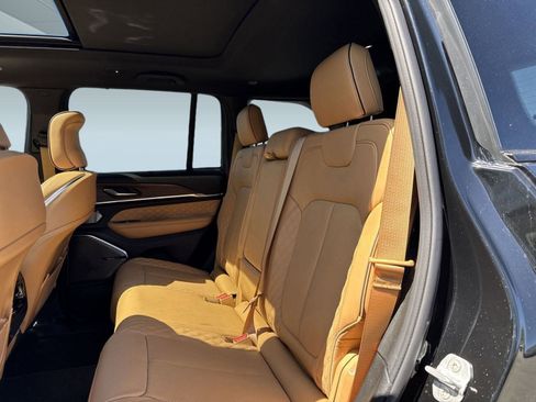 New 2025 Jeep Grand Cherokee Summit w/ Luxury Tech Group V image 10