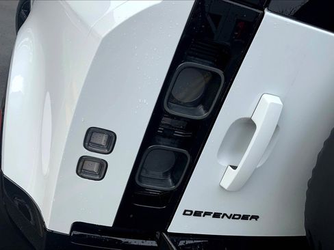 New 2025 Land Rover Defender 90 V8 image 14