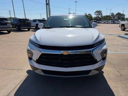 Used 2024 Chevrolet Blazer LT FWD image 2