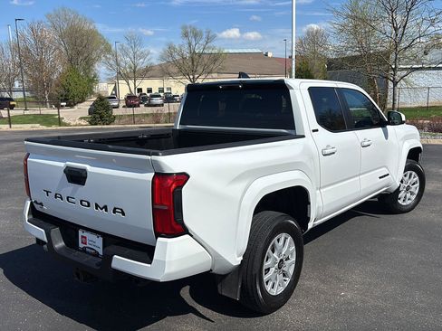 Used 2024 Toyota Tacoma SR5 AWD/4WD image 10