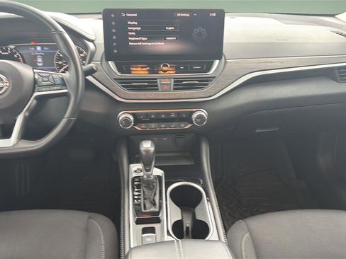 Used 2023 Nissan Altima 2.5 SV w/ SV Premium Package image 10