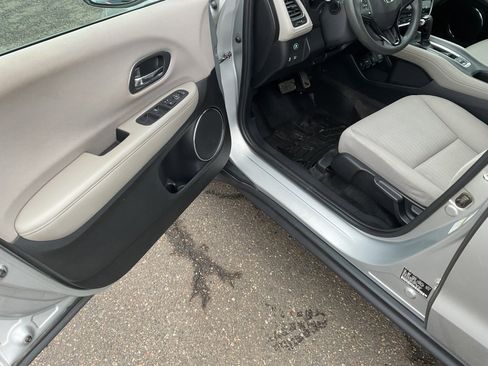 Used 2016 Honda HR-V EX image 9