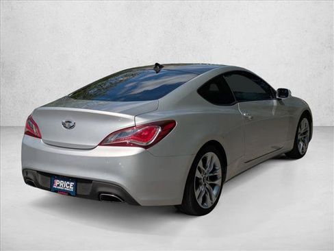 Used 2013 Hyundai Genesis 3.8 RWD image 5