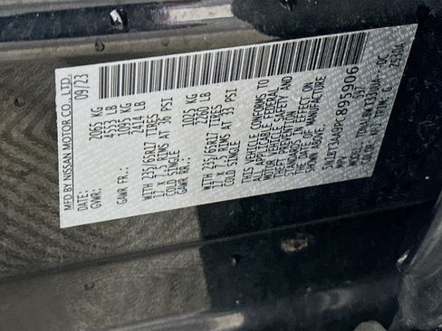 Used 2023 Nissan Rogue S image 12