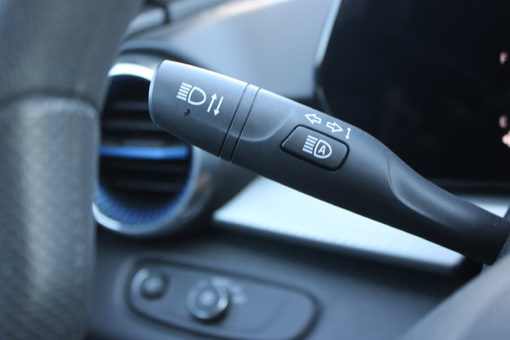 Used 2025 Chevrolet Trax LT FWD image 22
