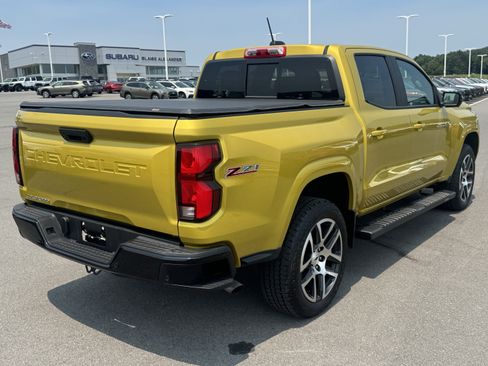 Used 2023 Chevrolet Colorado Z71 w/ Z71 Convenience Package 2 AWD/4WD image 3