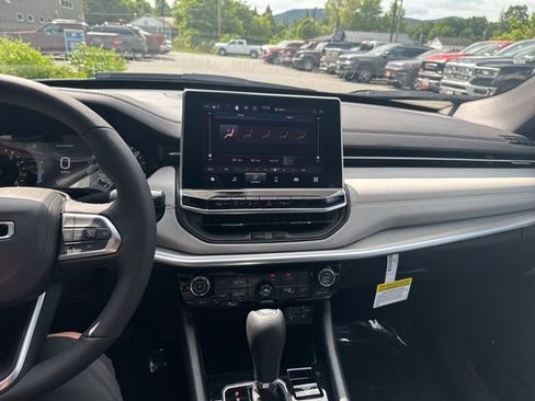 New 2025 Jeep Compass Limited w/ Sun & Sound Group image 23